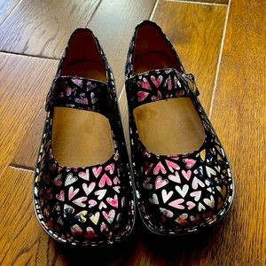 Alegria Mary Janes - black with metallic hearts size 39